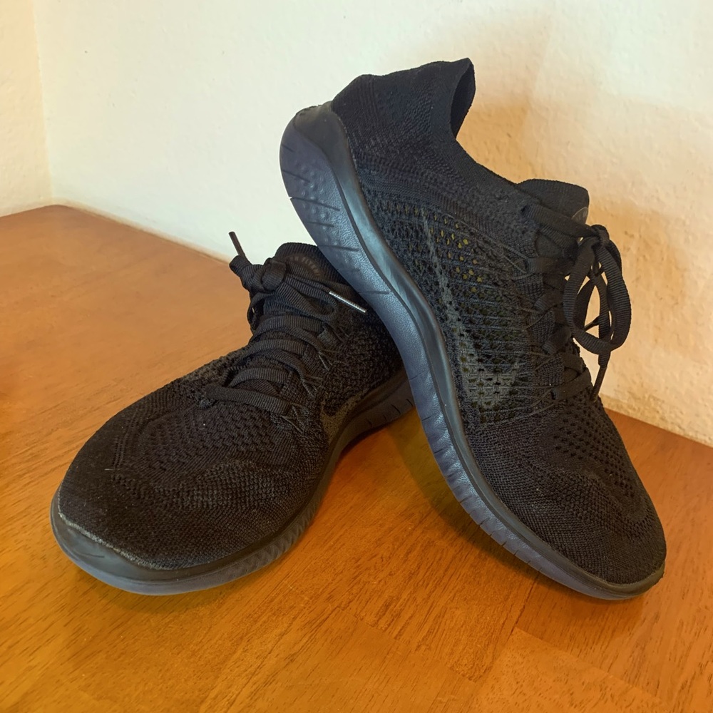 Black Nike Flyknit Frees - women’s size 10